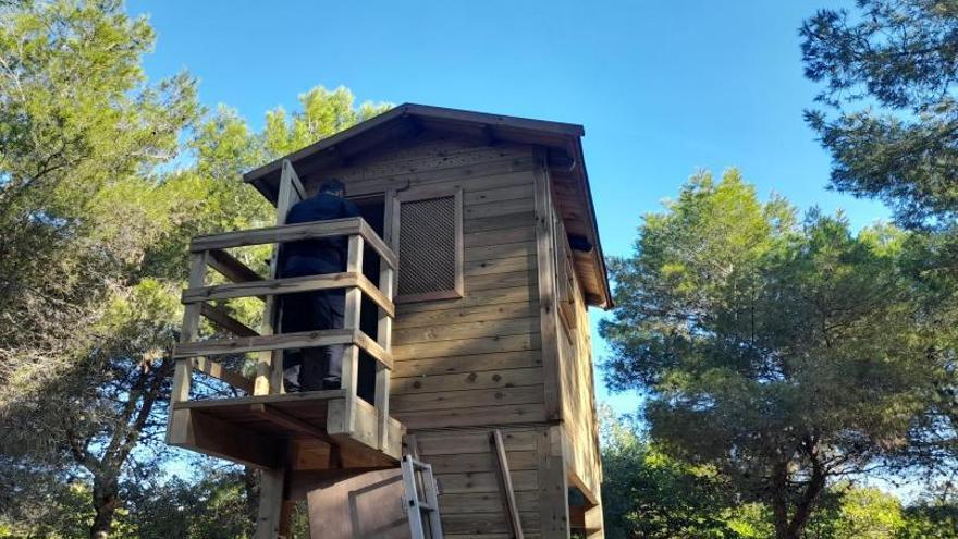 Palomar ecológico instalado en el parque de la Ribera.