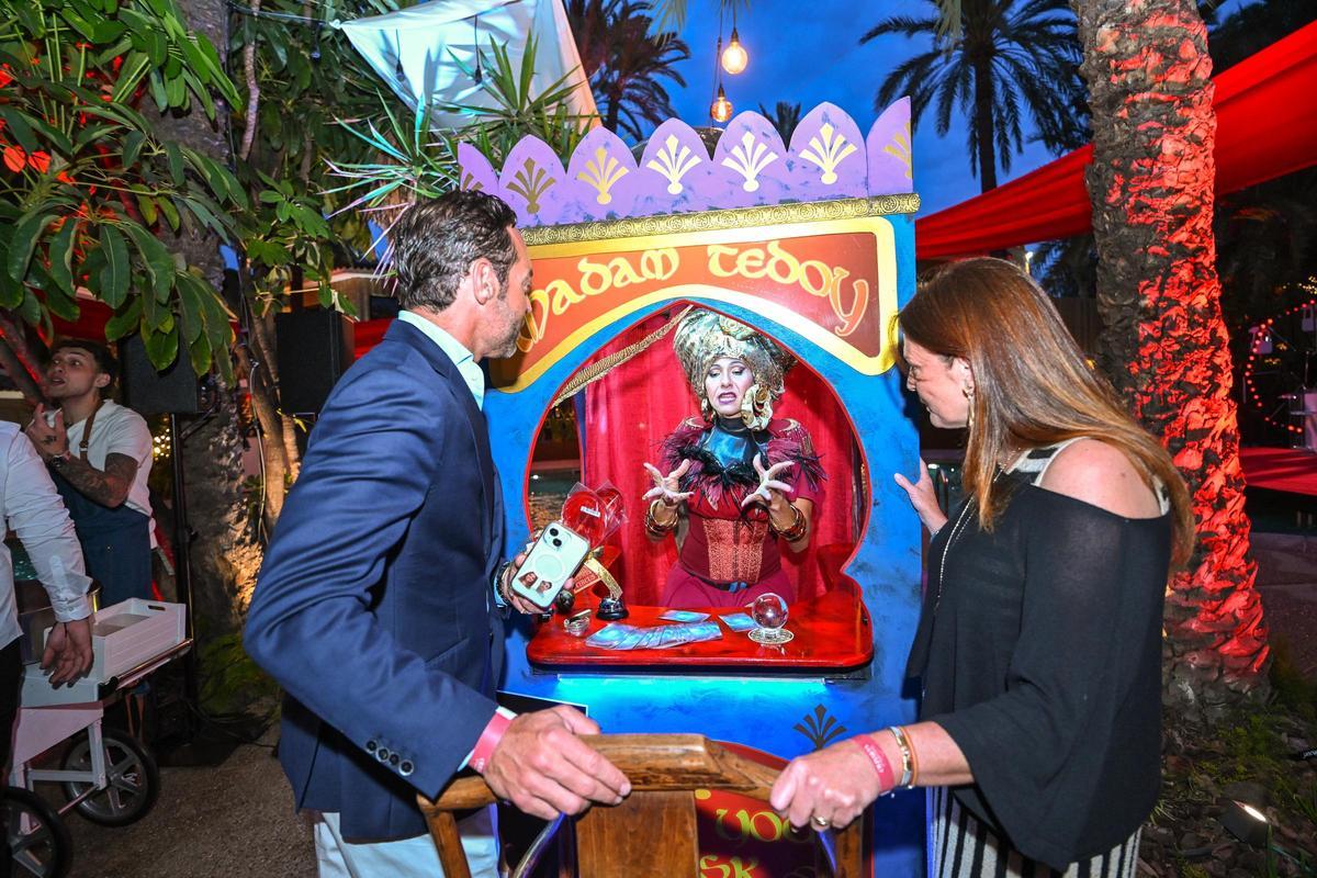 El Hotel Huerto del Cura de Elche da la bienvenida al verano con una gran fiesta benéfica El Hotel Huerto del Cura de Elche da la bienvenida al verano con una gran fiesta benéfica