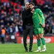 Guardiola abraza a Stefan Ortega tras su actuación ante el Tottenham
