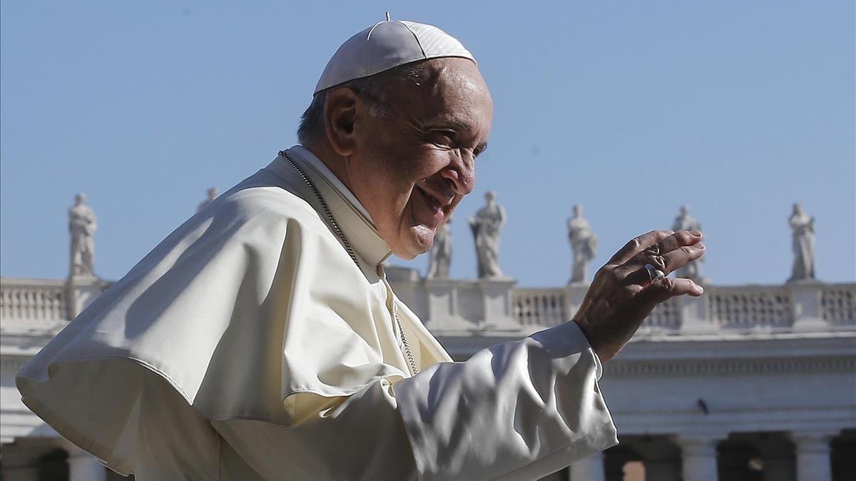 El papa Francisco, en la audiencia de los miércoles en la plaza del Vaticano.