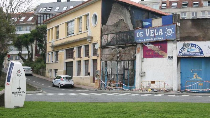 La antigua nave de la escuela de vela, totalmente calcinada por un incendio