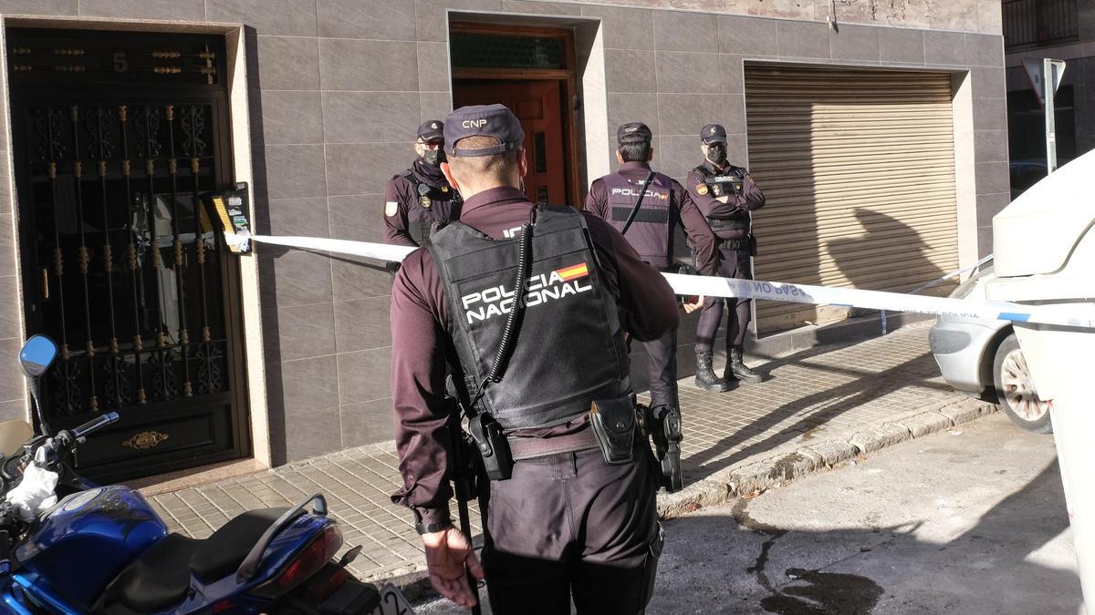 Vivienda del barrio de Carrús en Elche donde se detuvo al sospechoso del asesinato de Yolanda