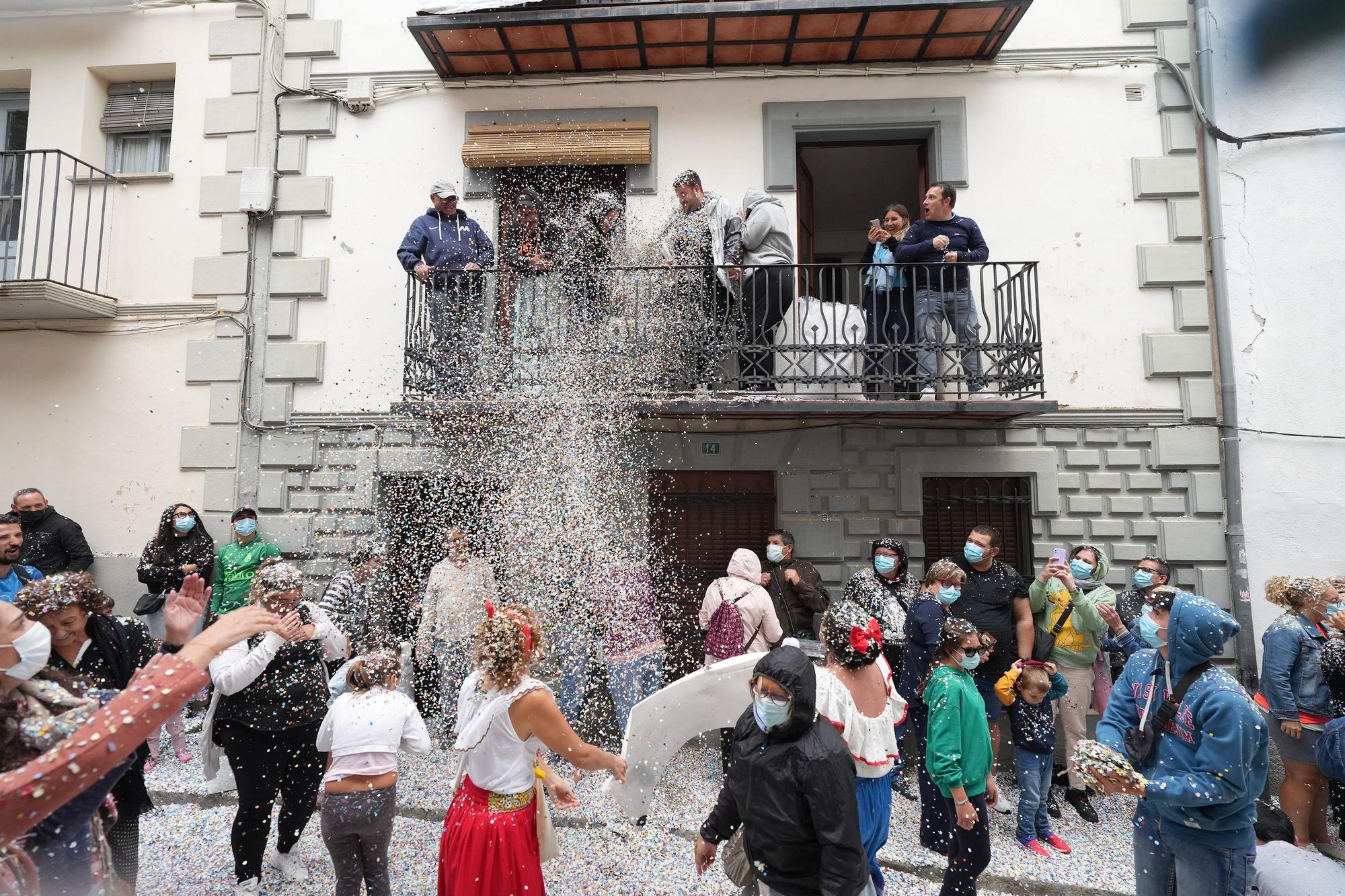 Búscate en el desfile de carrozas y disfraces de l'Anunci de Morella