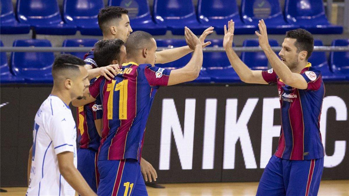 El Barça celebra un gol en el partido que acabó empatando ante el O Parrulo