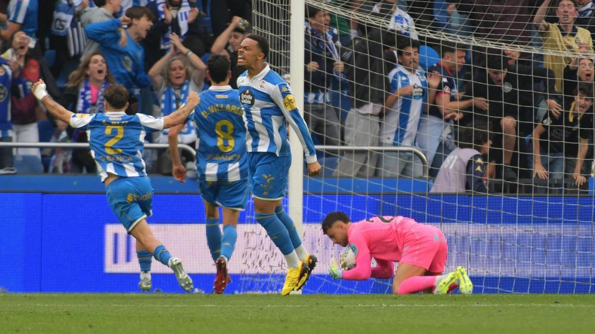 Altimira, Villares y Noubi celebran la parada del Ferllo en el penalti de Diawara.
