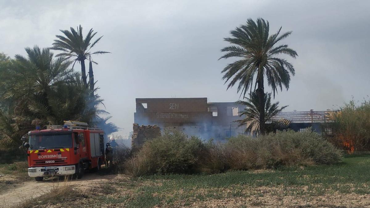 Bomberos, en el lugar de los hechos.