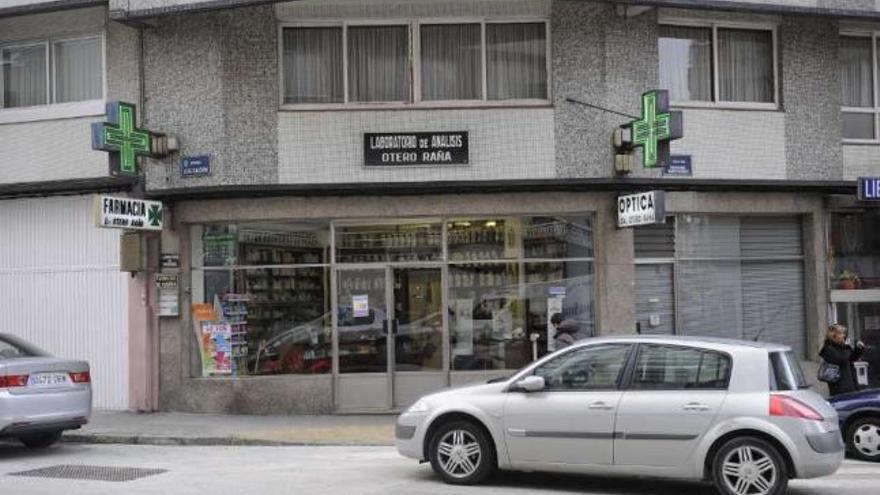 Farmacia de la Urbanización Soto en la que se cometió el atraco. / carlos pardellas