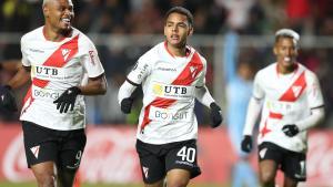 Los jugadores del Always Ready celebrando un gol ante el Sporting Cristal