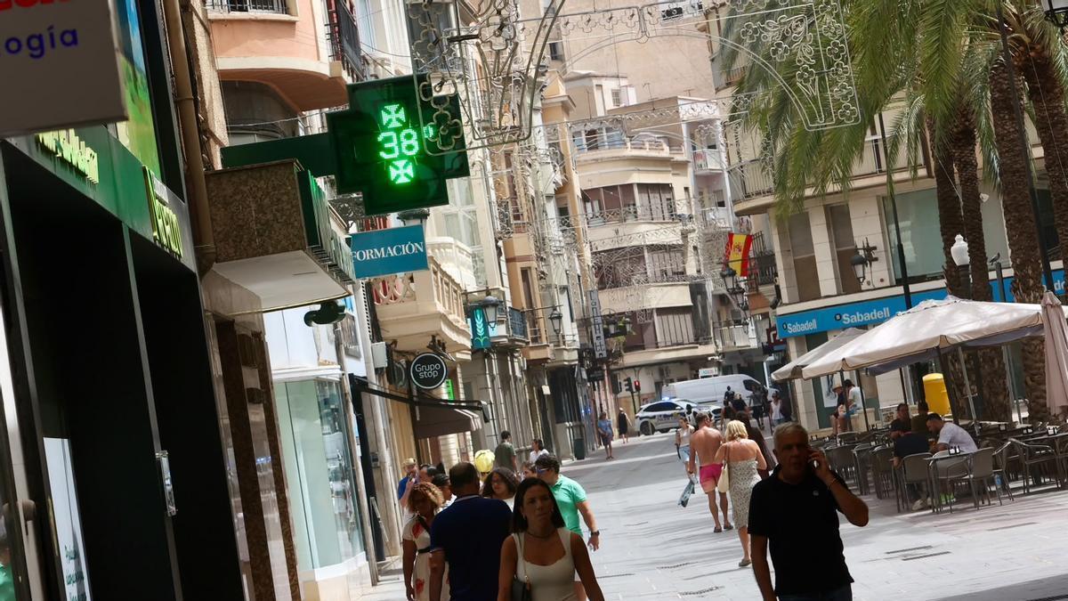 La AEMET avisa de un calor asfixiante en Alicante: los termómetros llegarán a los 39 grados este sábado