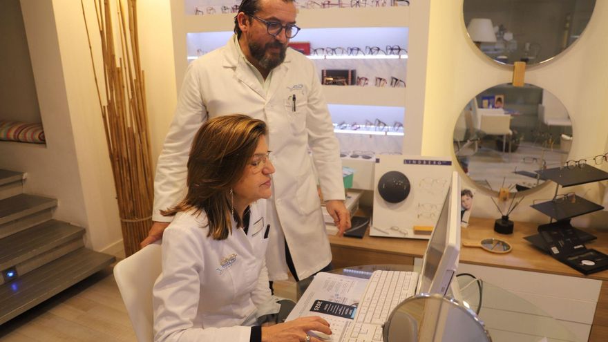 «Los laboratorios de lentes auguran que la mitad de la población será miope para 2050»