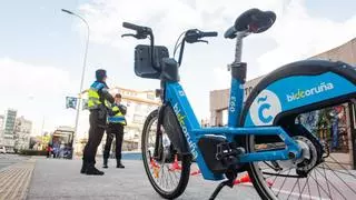 Más de cinco multas por semana a ciclistas en A Coruña por infracciones de tráfico