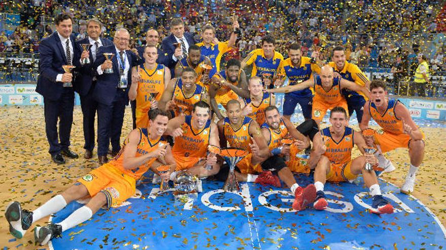 El Gran Canaria celebra su título de Supercopa.