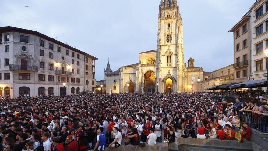 Oviedo volverá a instalar una pantalla gigante en la plaza de la Catedral para seguir la final del Mundial