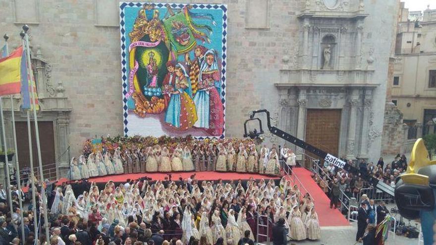 Burriana se vuelca en la ofrenda floral