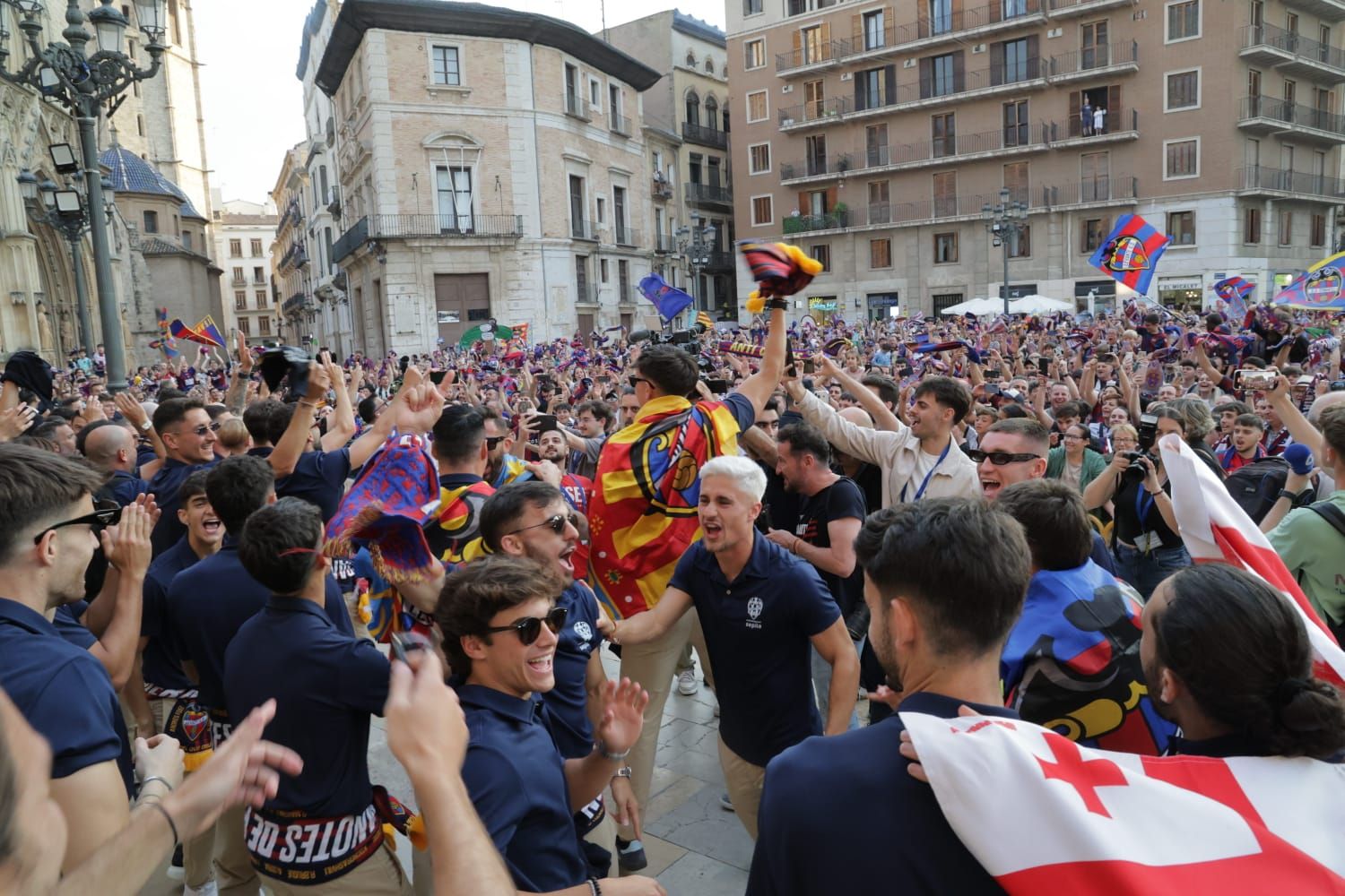 Todas las fotos de la rúa del Levante UD por su ascenso a Primera División