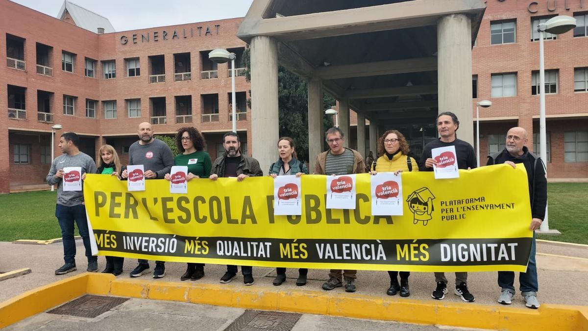 Protesta de la plataforma en defensa del valenciano el pasado jueves.