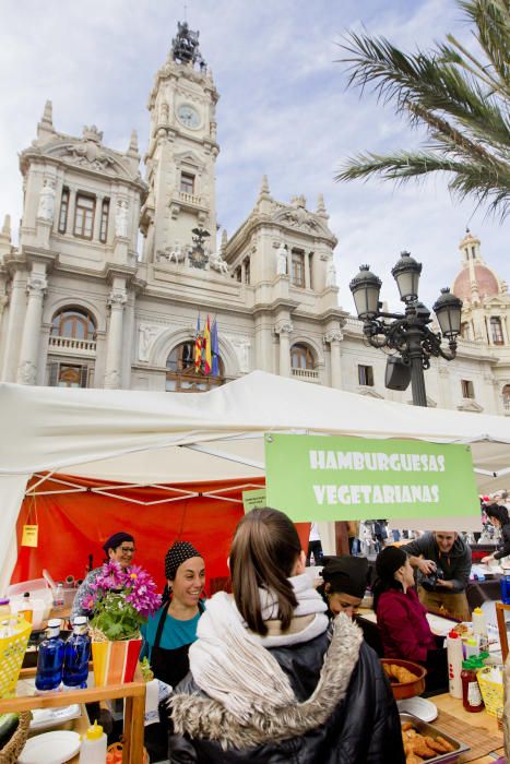 Mercado ecológico en la plaza del Ayuntamiento de Valencia