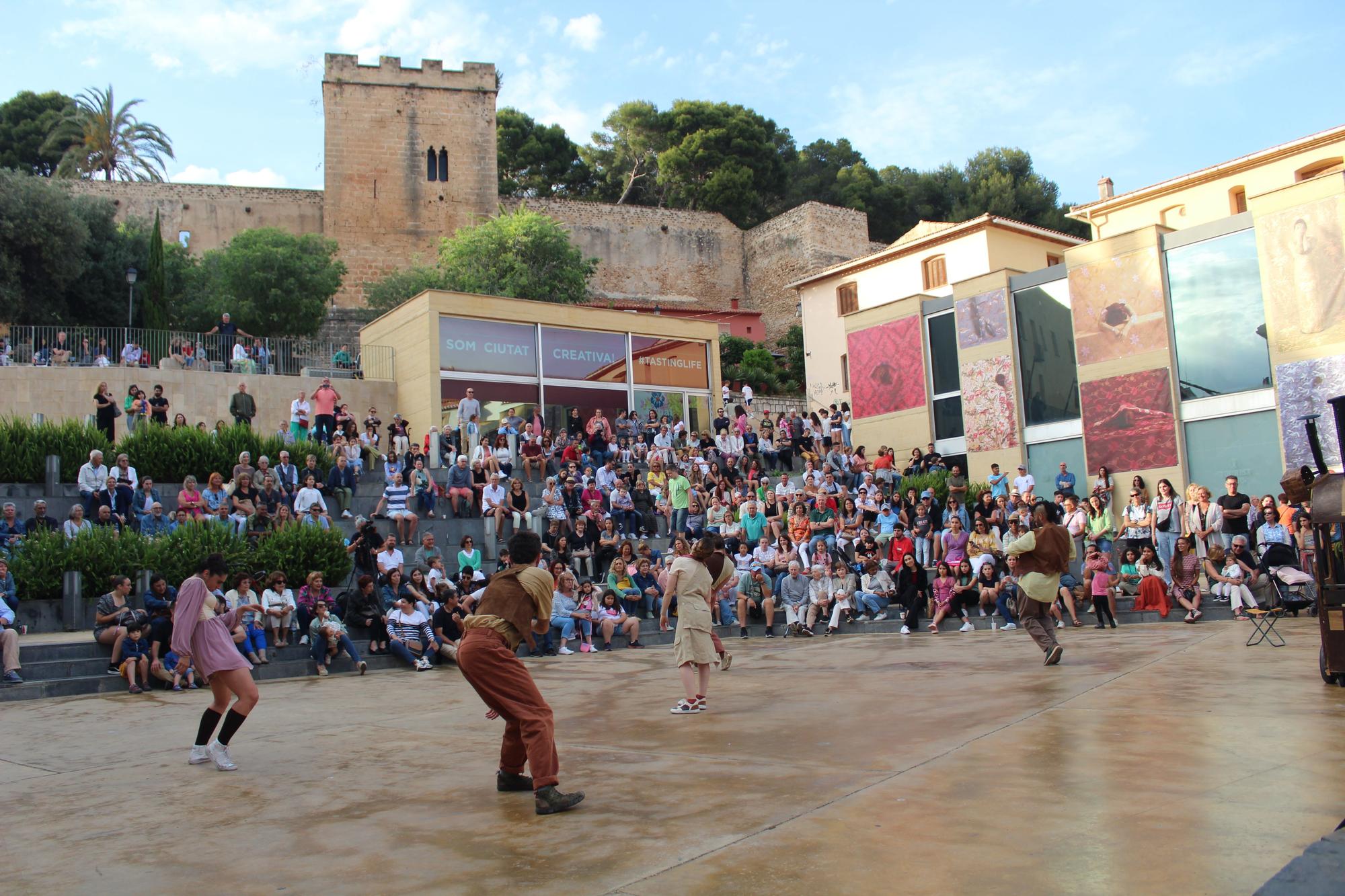 Calles en danza (y baile) en Dénia