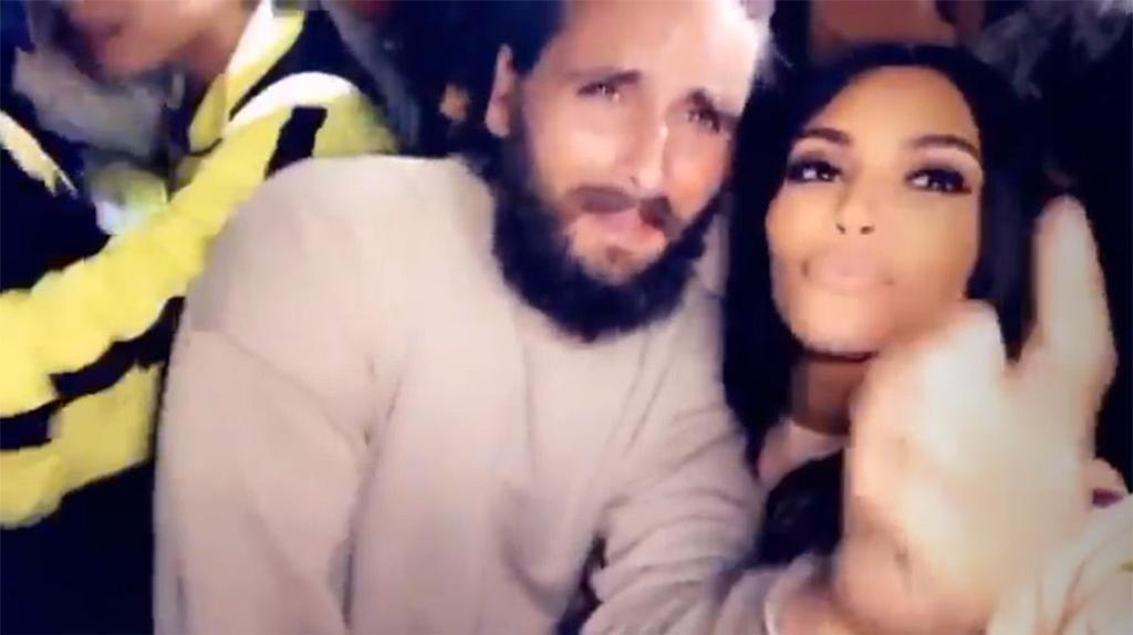 Scott Disick con Kim Kardashian durante la fiesta del nuevo álbum de Kanye West.