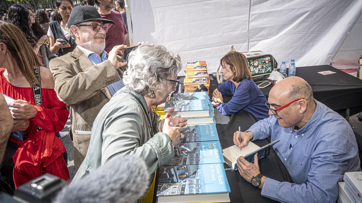 Ambiente de Sant Jordi en una foto de archivo.