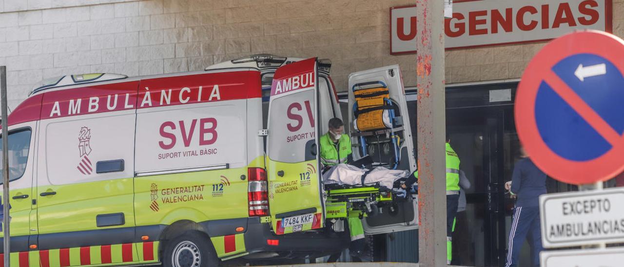 Imagen del acceso de la puerta de Urgencias del Hospital de la Vega Baja