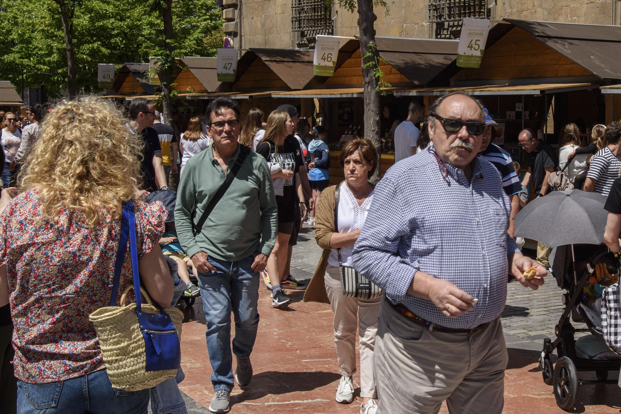 Galería de fotos: buen ambiente y sol en la celebración de la feria de la Ascensión en Oviedo