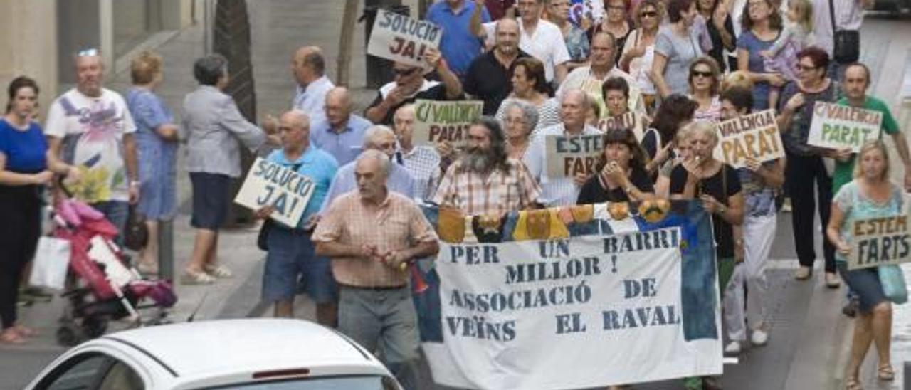 Los vecinos del Raval piden que las obras «se acaben a buenas»