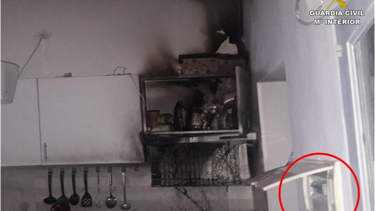 Imagen de la cocina incendiada.
