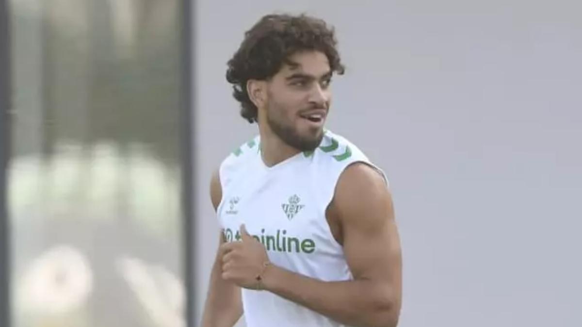 Abde, durante un entrenamiento con el Betis