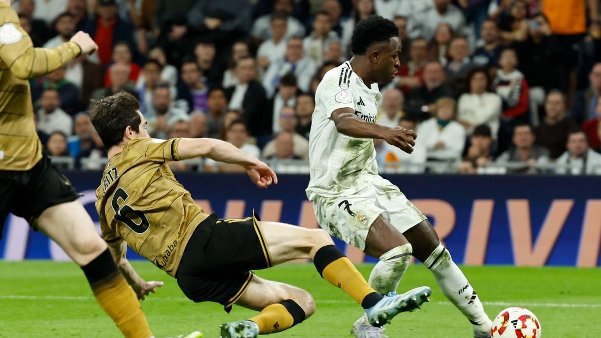 Así reaccionó Vinicius cuando la afición del Atlético le cantó: "balón de playa"