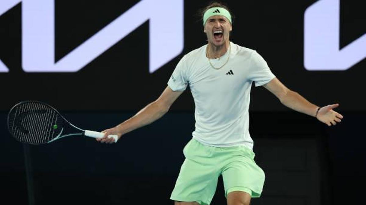 Zverev celebra su victoria ante Alcaraz en el Open de Australia.