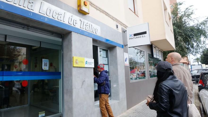 CCOO asegura que la falta de personal puede provocar el cierre de la oficina de la DGT en Ibiza