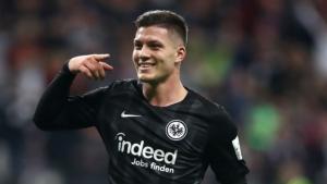 Luka Jovic, goleador de la Bundesliga, con la camiseta del Eintracht Frankfurt.