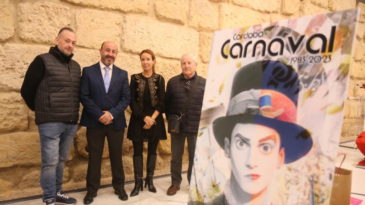 Miembros de la Asociación Carnavalesca y Marián Aguilar en la presentación del Carnaval de Córdoba 2023.