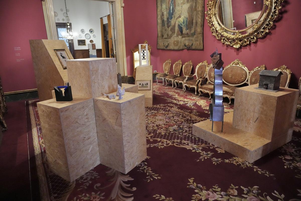 Die Installationen treten in einen Dialog mit dem historischen Herrenhaus.