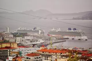 Triple escala de trasatlánticos en Vigo: «Ventura», «Britannia» y «Le Bellot»