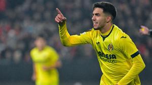 Ilias Akhomach celebra su primer gol con el Villarreal