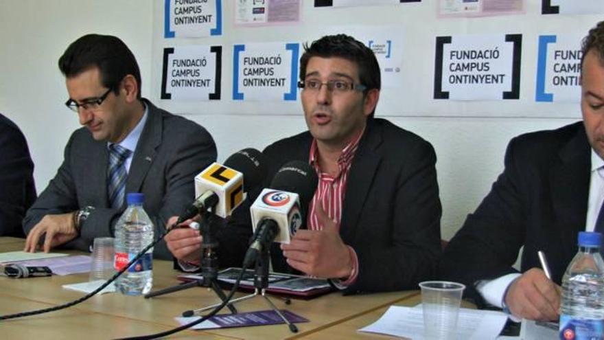 Ontinyent amplía a ocho el número de becas para estudiantes universitarios