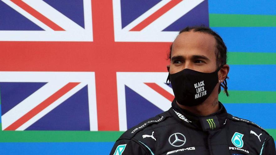 Lewis Hamilton recibe el título de caballero en Reino Unido por sus éxitos