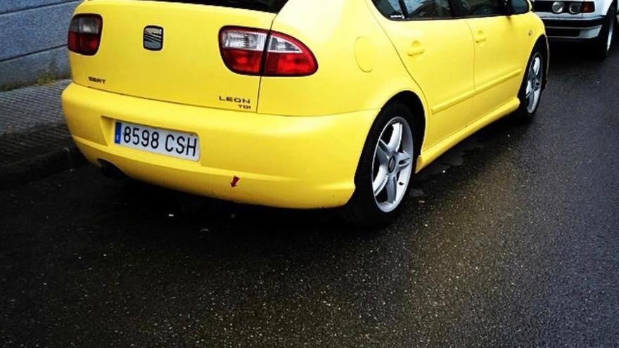 Seat León amarillo robado en Zamora capital durante la pasada madrugada.