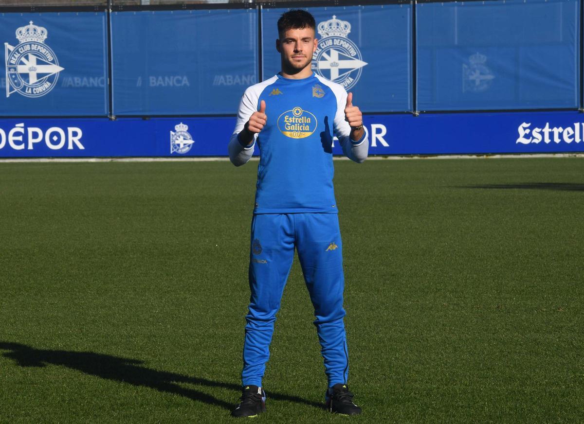 Álvaro Ferllo firma hasta 2027 con el Deportivo