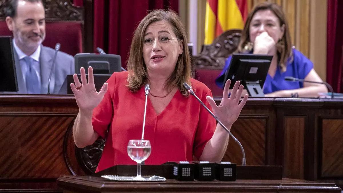 La expresidenta del Govern, Francina Armengol, en el Parlament.