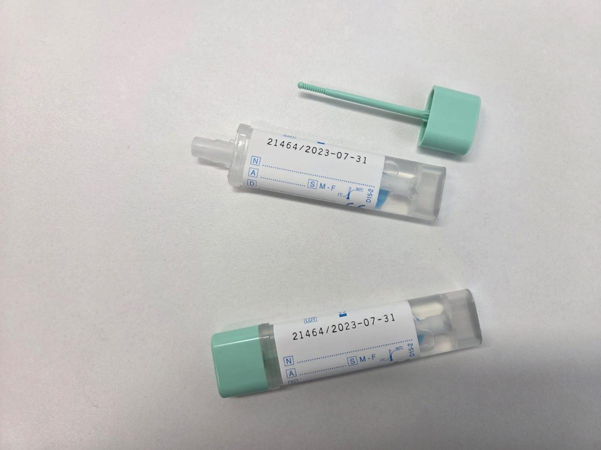 El kit para hacerse en casa el test de sangre oculta en heces para participar en el programa de cribado de cáncer de colon.