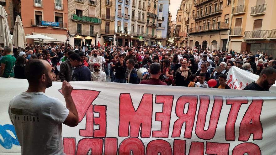 Centenars de persones llancen un clam des de Manresa en suport del poble palestí