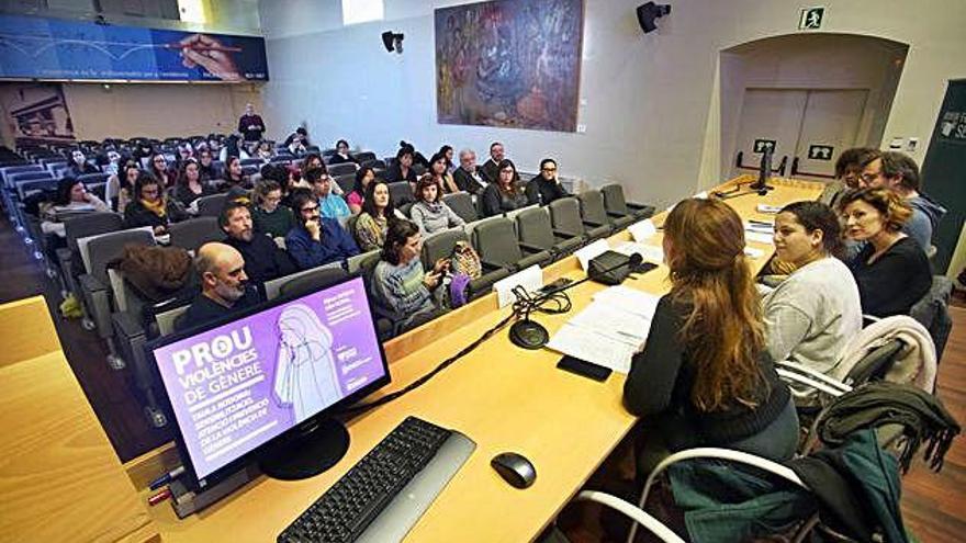 La Taula Rodona «Prou Violències de Gènere» a la Facultat de Psicologia de la UdG.