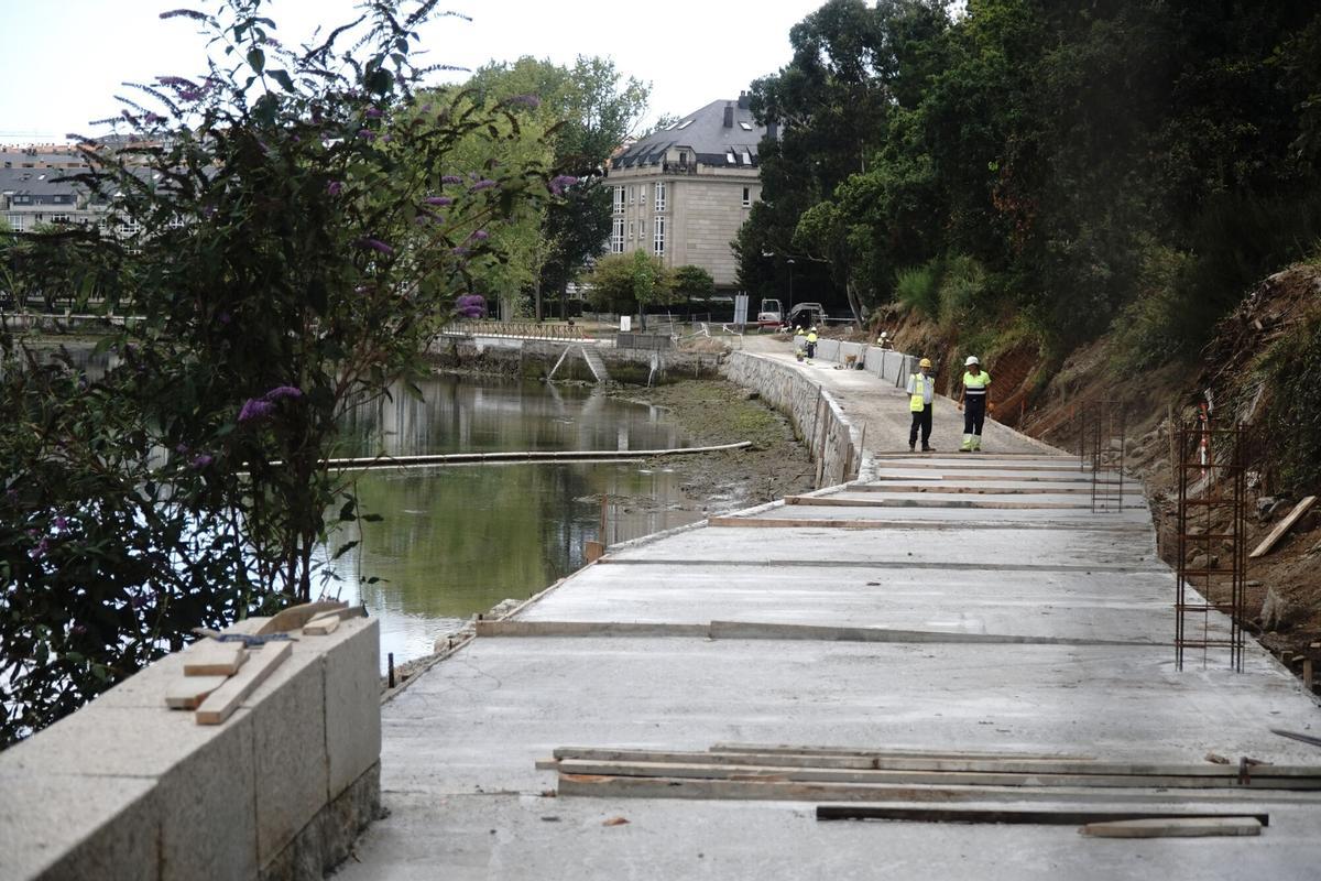Obras en el paseo de la ría de O Burgo entre O Seixo (Oleiros) y Cambre