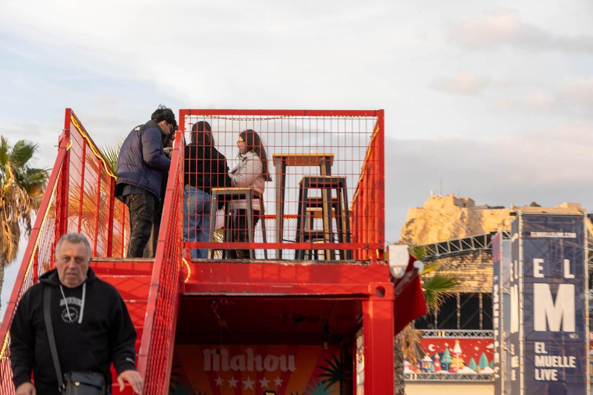 Navalia lleva la Navidad al puerto de Alicante