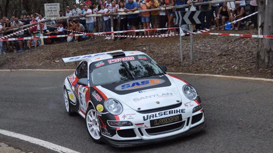 Iván Armas, Porsche 911 GT3-2008, ganador de la prueba.