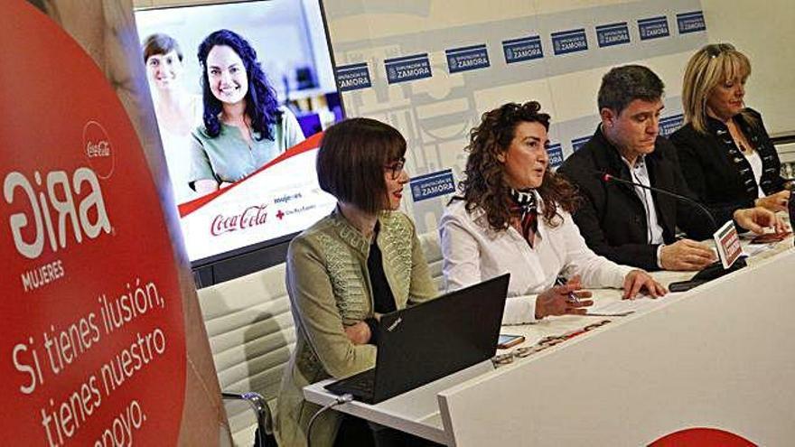 Conce Macías, Gema Domínguez, Pablo Rubio y Rosa Chacón durante la presentación de la Gira Mujeres de Coca-Cola.