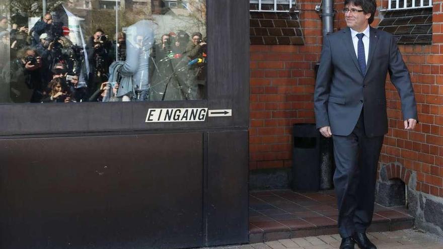 Carles Puigdemont, a su salida ayer de la cárcel de Neumünster.